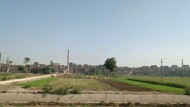 Дорога, пальмы пролетают. как в кино, мы едем по Египту всей семьёй давно... смотреть онлайн