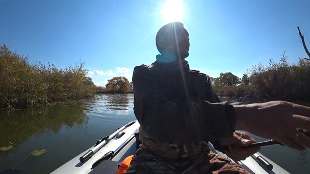 Щука в реке есть, я думал что месяц в бассейне ловим))).Воблер в щучий окраске. смотреть онлайн