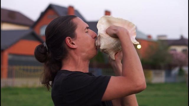 Поющая ракушка / горн из очень старой океанической раковины / шанкха / дункар / conch shell horn смотреть онлайн