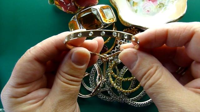 126. А этом ролике обещанные браслеты. смотреть онлайн