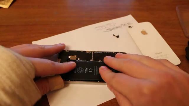 Меняем аккумулятор Iphone 4 смотреть онлайн