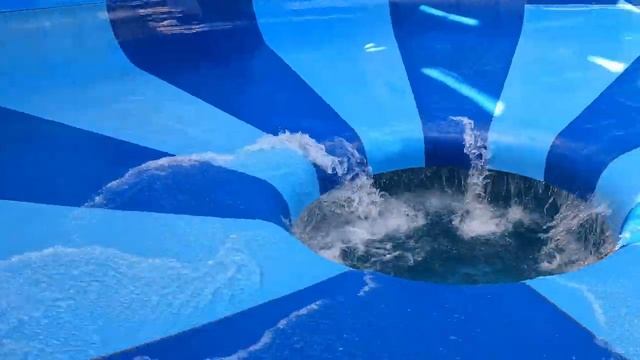 Water Bowl Slide at Aquapalace Prague смотреть онлайн