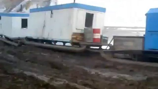 Безджорожье. Трактор Т10МБ болотоходец - нереальная силище смотреть онлайн