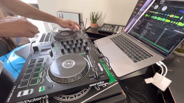 Roland dj202 Routine смотреть онлайн
