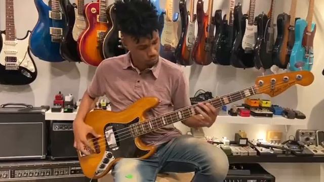 1978 Fender Jazz Bass Natural with mods смотреть онлайн