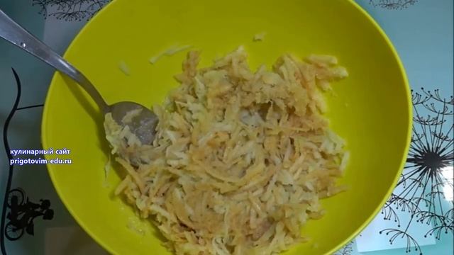 сладкие драники из яблок . очень вкусно!