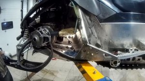 Замена масла в КПП в Снегоходе  Arctic Cat