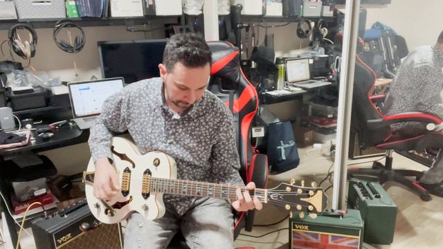 Worship Song in Key of G on a Wildkat through a Vox Pathfinder 15R and A Vox Pathfinder 10 смотреть онлайн