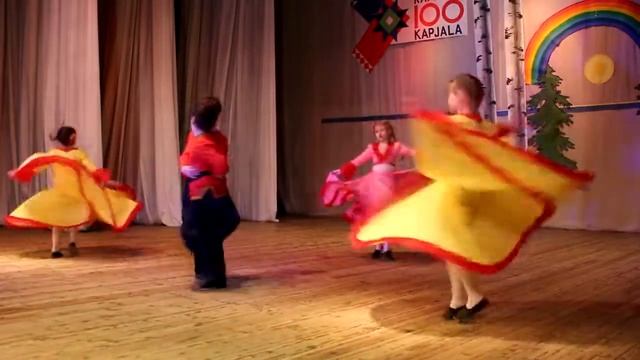 Танец "Цыганочка" - танцуют "Искорки", поселок Харлу, 7 апреля 2018 смотреть онлайн