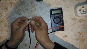 Как пользоваться мультиметром, как измерить напряжение батарейки, проверить светодиод, тестер dt-83