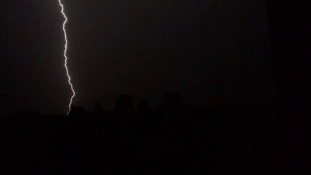 #молния #гроза Страшные удары молнии. Гроза. Молния. Ураган. смотреть онлайн