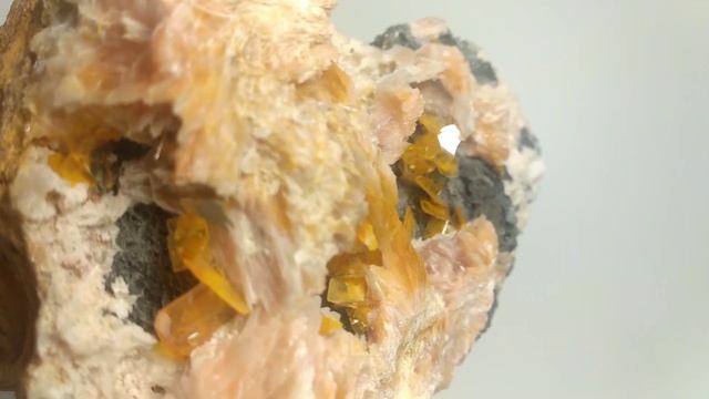 Wulfenita смотреть онлайн