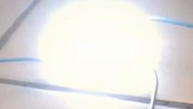 Как выглядит графитовый стержень под напряжением