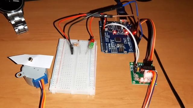 Arduino : Blinking LED Red & Green With Motor Stepper 5V