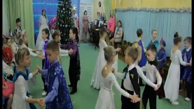 Падали снежинки 2017 Новогодний утренник в детском саду №161 смотреть онлайн
