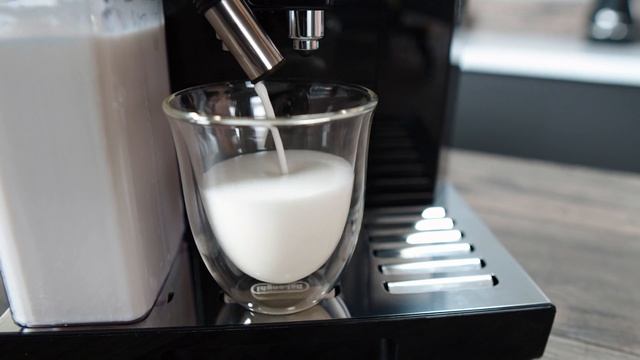 Eletta Evo ECAM 46.860.B | How To Make Perfect Milk Drinks