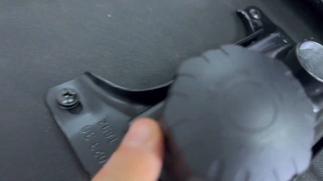 Обзор кресла для руководителя Бюрократ CH-607 смотреть онлайн