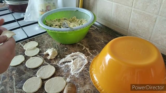 ВАРЕНИКИ С СЫРОЙ КАРТОШКОЙ И ЗЕЛЁНЫМ ЛУКОМ. смотреть онлайн