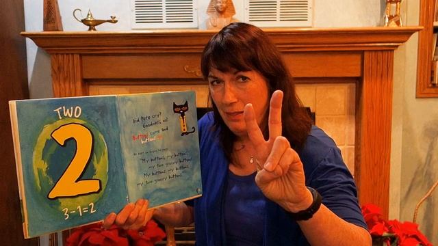 Pete the Cat and His Four Groovy Buttons read by Miss Sue смотреть онлайн