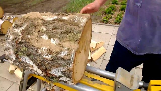 Дровокол в действии. Простой способ колоть дрова смотреть онлайн