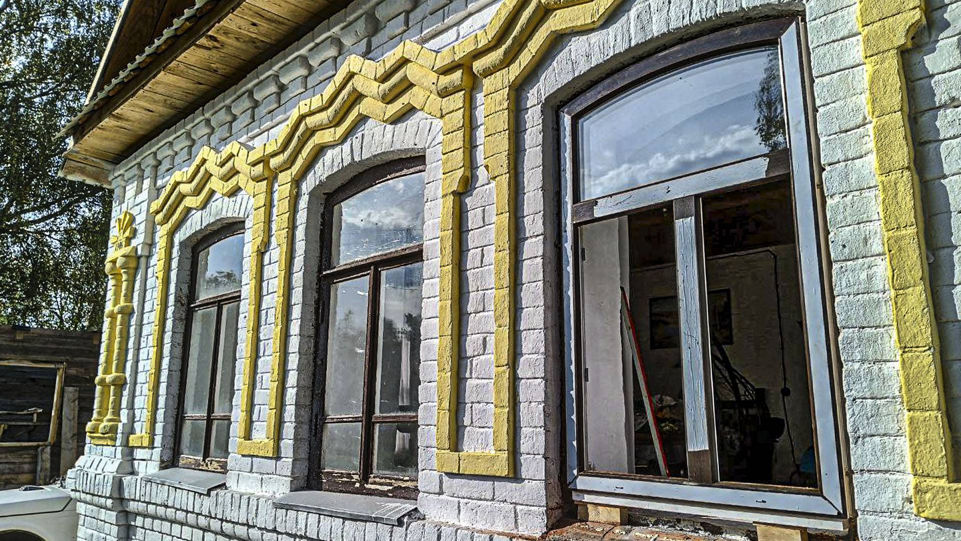 Дом прадеда обрёл новые окна, но с небольшим сюрпризом. Хоздень на хуторе смотреть онлайн