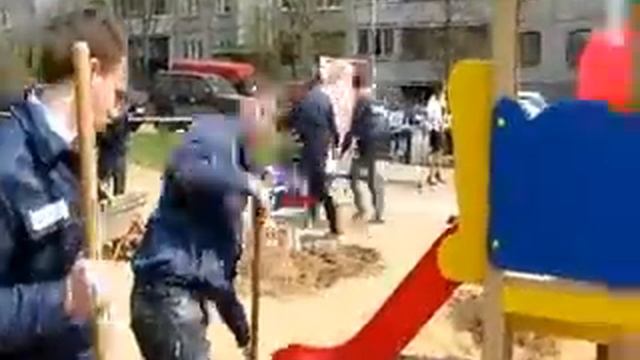 БРСМ Монтаж детской площадки в подарок смотреть онлайн