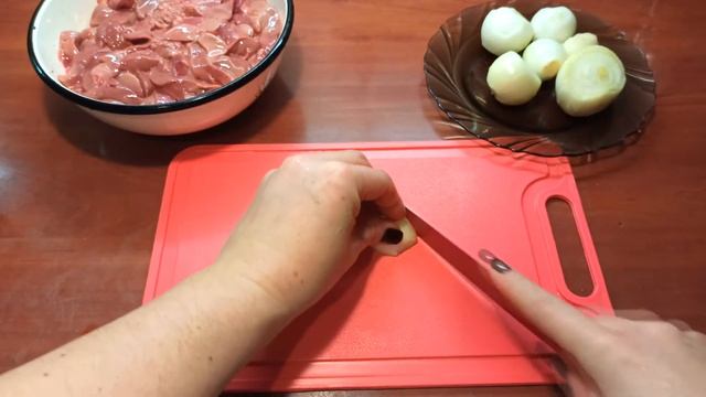 ЖАРЕНАЯ ПЕЧЕНЬ С ЛУКОМ / КАК ПРИГОТОВИТЬ КУРИНУЮ ПЕЧЕНЬ ВКУСНО И БЫСТРО? смотреть онлайн