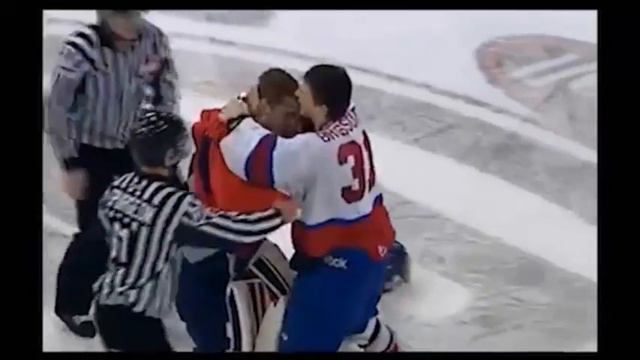 GOALIE FIGHT | Laurent Brossoit vs Ty Rimmer | Oil Kings vs Hurricanes | January 27th 2013 смотреть онлайн