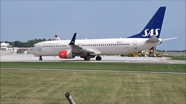 SAS 737-800 - Landing & Takeoff at Salzburg Airport смотреть онлайн