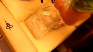 Распаковка вещей из вакуумных пакетов