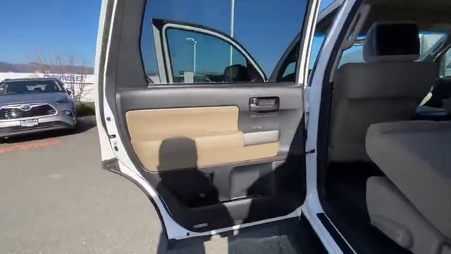 2017 Toyota Sequoia Northern California, Redding, Sacramento, Red Bluff, Chico, CA HS154588C смотреть онлайн