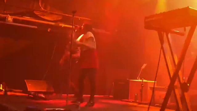 Let me be - Emma Blackery live in Sweden 6/10-18 смотреть онлайн