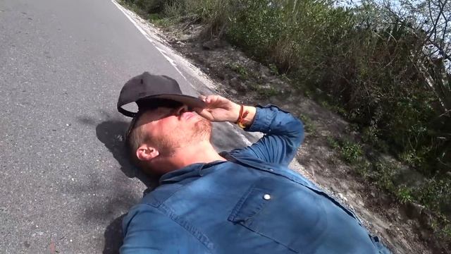 ЧЕМ ЗАНИМАЮТСЯ ДЕТИ НА КРЫШЕ В ЭКВАДОРЕ / ВЕЛОПУТЕШЕСТВИЯ / Ruslan Verin #43 смотреть онлайн