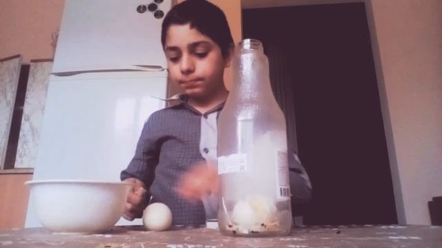 как засунуть яйцо в бутылку смотреть онлайн