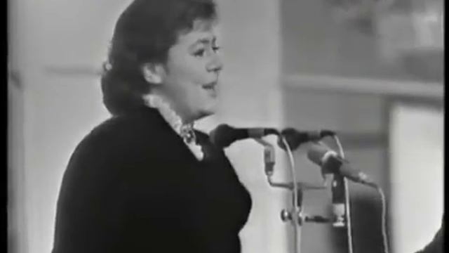 Майя Кристалинская "Осенние ели" смотреть онлайн