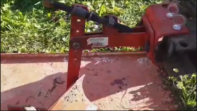 КАК ОТРЕГУЛИРОВАТЬ ПЛУГ ДЛЯ ВСПАШКИ.
Пашем мотоблоком-все просто!!! смотреть онлайн