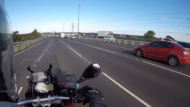 S1000 XR Flinders Street to Westgate смотреть онлайн