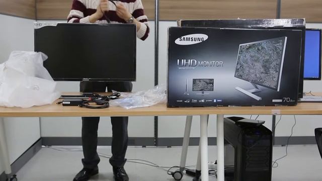 SAMSUNG U28D590 Eyefinity Setting up смотреть онлайн