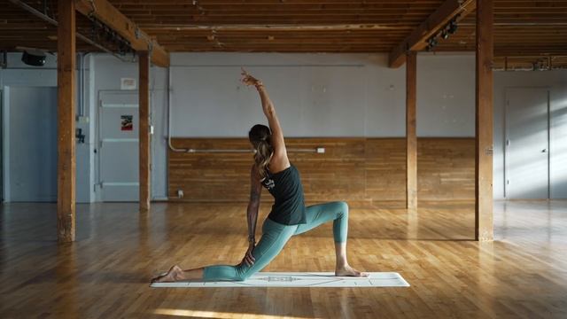 22 Minute Short and Sweet Energizing Morning Flow смотреть онлайн