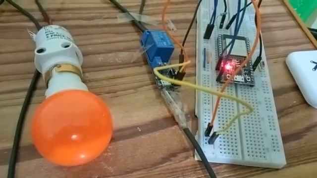 ESP32 with Relay to Control AC Appliances with Web Server смотреть онлайн