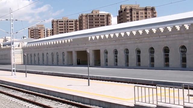 Duty officer at the railway station, Baku, bronze. Дежурная по станции, Баку, бронза. смотреть онлайн