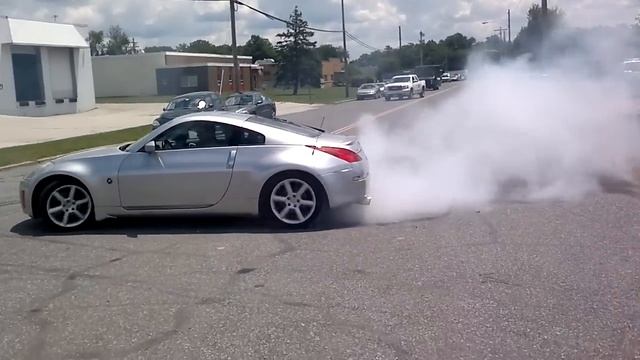 Nissan 350Z burning tires ,drift, lazinskas ,prikol, geras, funny смотреть онлайн