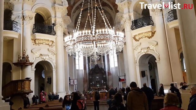 Хрустальная люстра (хорос) церкви Святого Николая в Праге смотреть онлайн