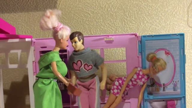 На Бабри напали мыши. Кто ее спасет? Куклы. смотреть онлайн