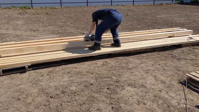 # 92. Пришли работники делать нам террасу. Я весь день наблюдаю за процессом. Лето 2022 г смотреть онлайн