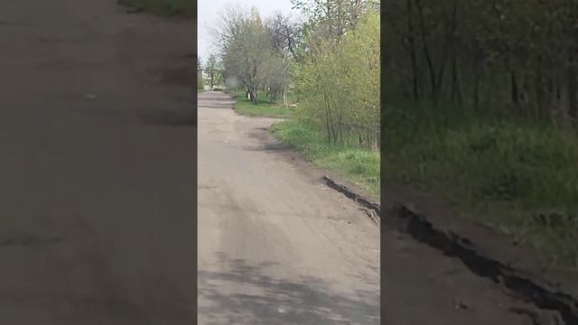 Едем ул. Вишнёвая г. Дебальцево.| Асфальт требует ремонта. смотреть онлайн