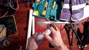 Телескопическая штанга из полипропиленовых труб для лампы.