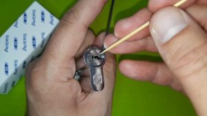 [ 128 ] КАК ЗУБОЧИСТКОЙ ЛЕГКО ВСКРЫТЬ ЗАМОК АВЕРС