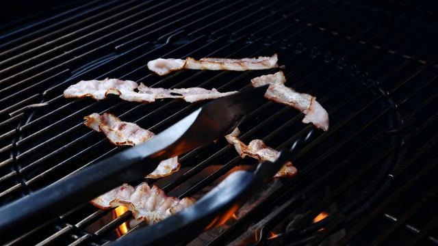 Завтрак на гриле. Рубленный бифштекс с тостом и яйцом | Гриль рецепт ??? смотреть онлайн