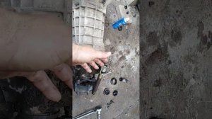 Замена пыльника механизма выбора передач шнива, по быстрому.